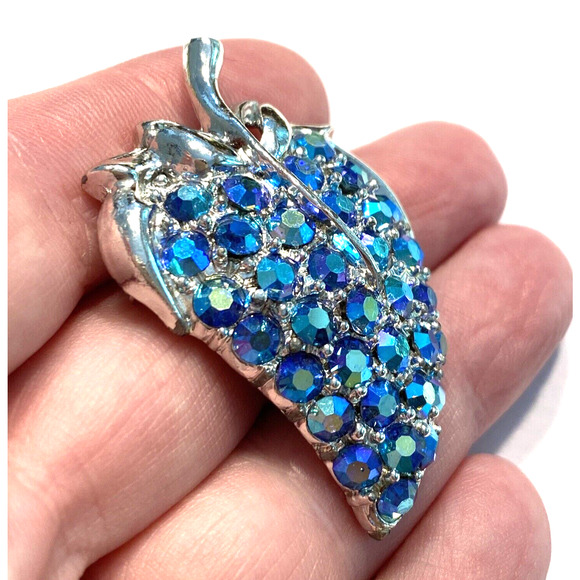 Vintage Mid Century Brooch Silvertone & AB Blue Rhinestones Pin Strawberry Leaf - Picture 6 of 6
